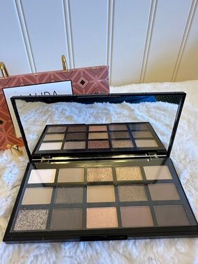 Laura Geller Cosmetic Eyeshadow Palette-The Casual Collection